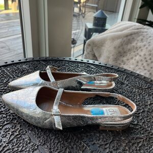 DOLCE VITA POINTED TOE SLINGBACK FLATS IN SILVER 7.5